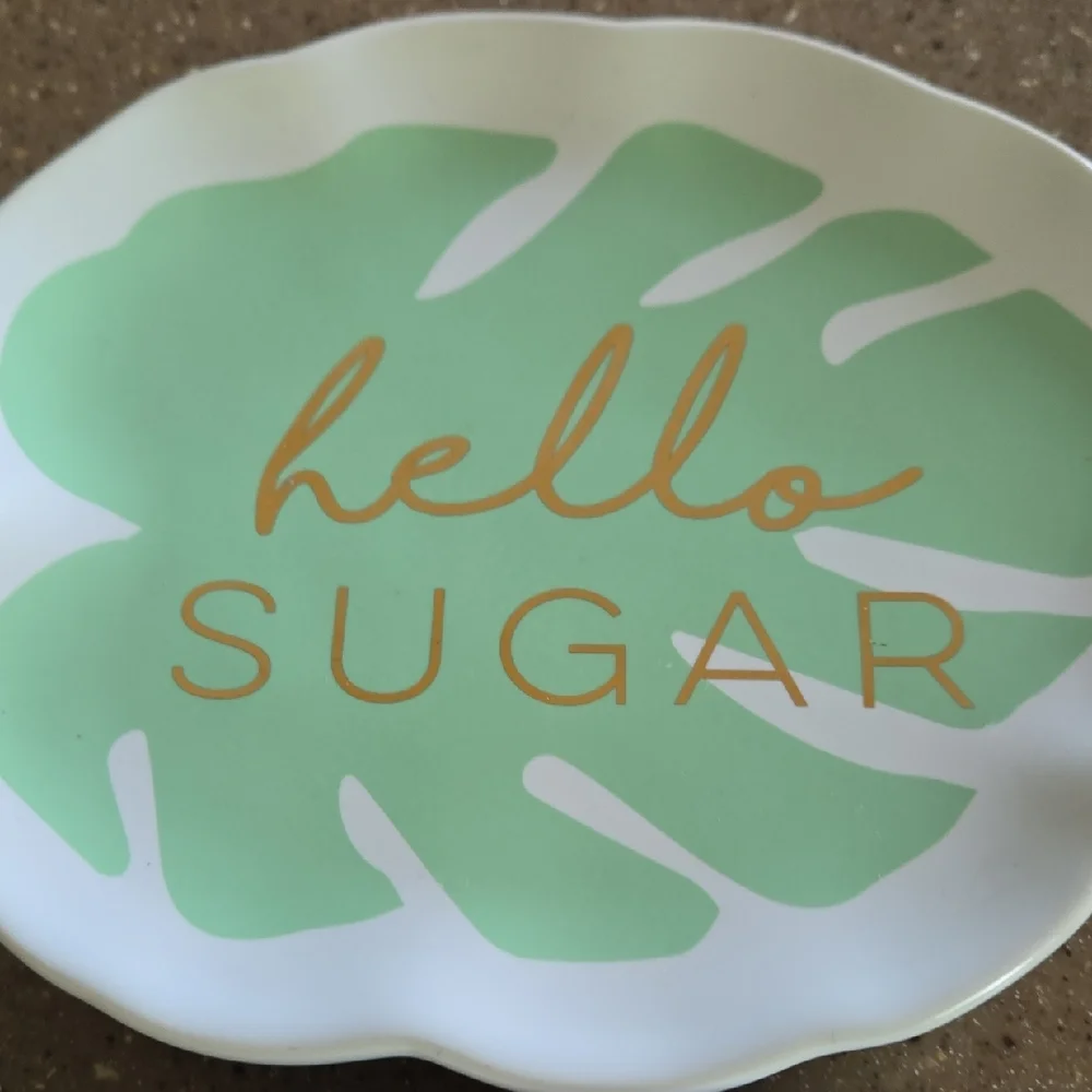 Leaf-Shaped Plates with Mint Green‎ Design